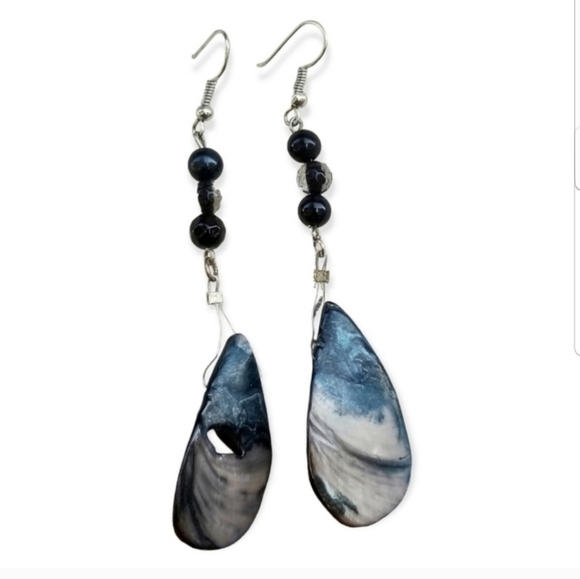 VINTAGE IRRIDESCENT BLUE ABALONE SHELL BOHO DROP HOOK EARRINGS - Picture 1 of 3